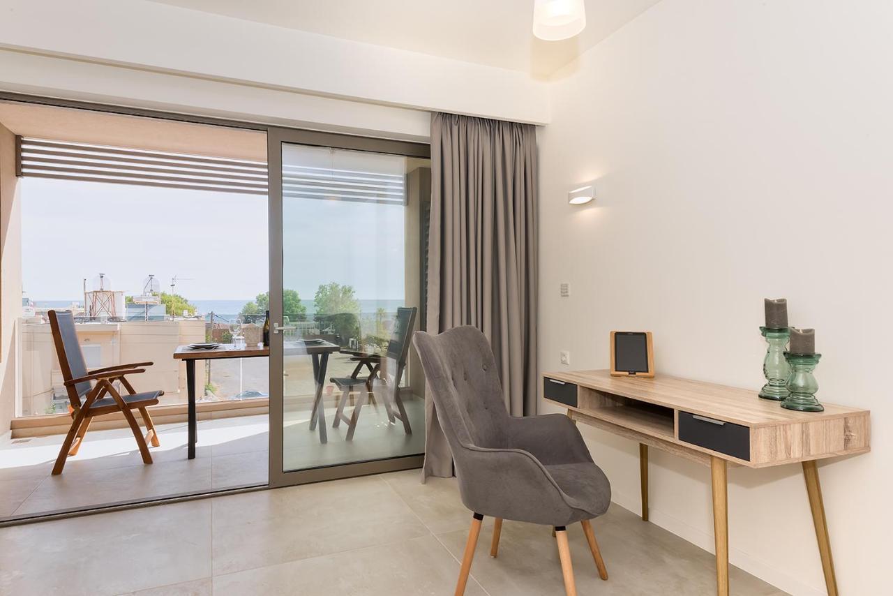 Lilium Luxury Suites Agia Marina Eksteriør billede