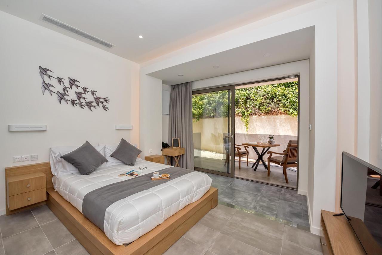 Lilium Luxury Suites Agia Marina Eksteriør billede