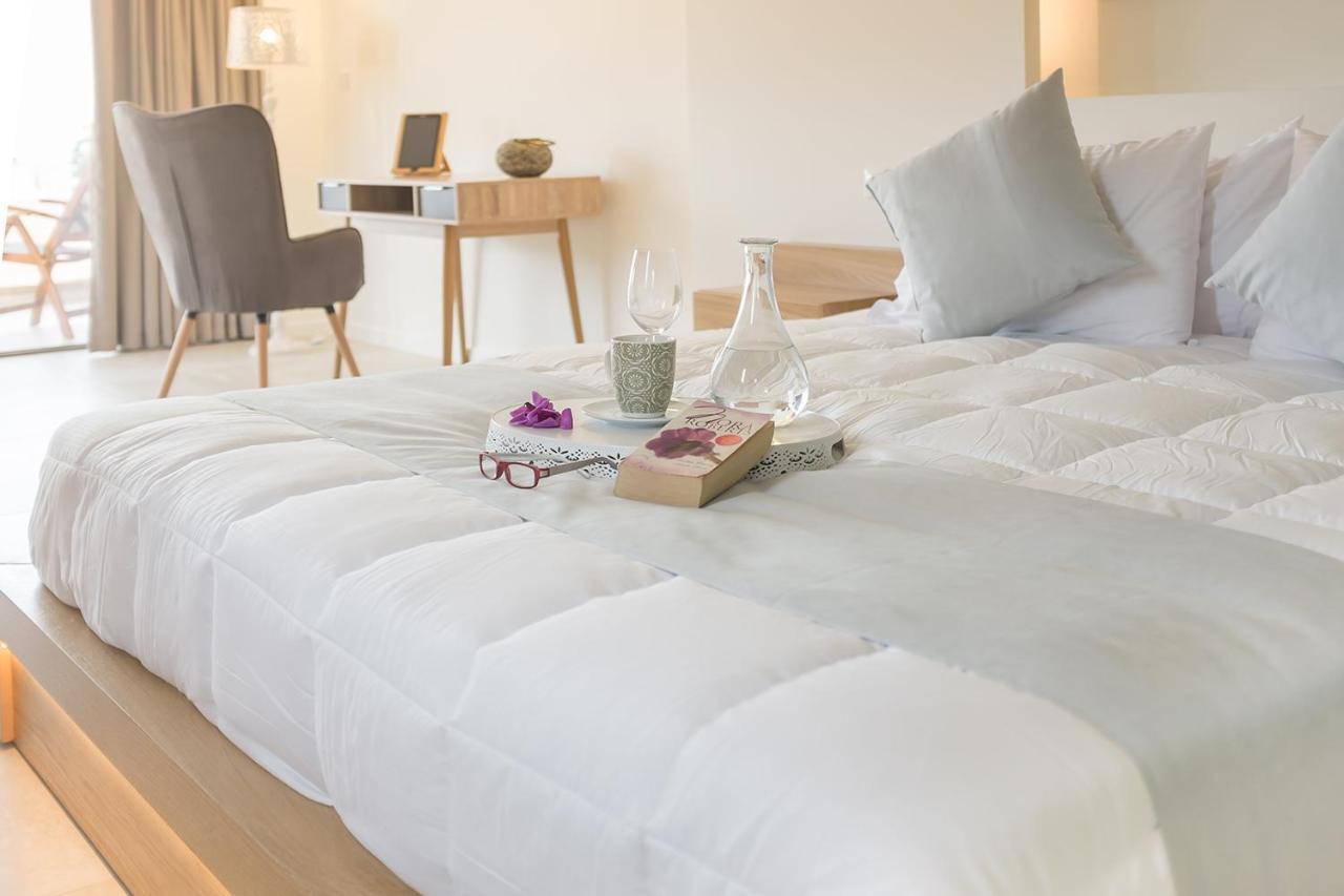 Lilium Luxury Suites Agia Marina Eksteriør billede