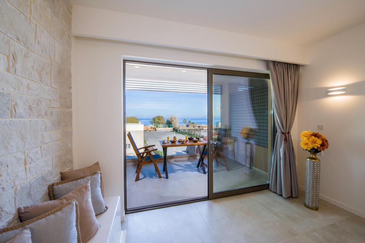 Lilium Luxury Suites Agia Marina Eksteriør billede