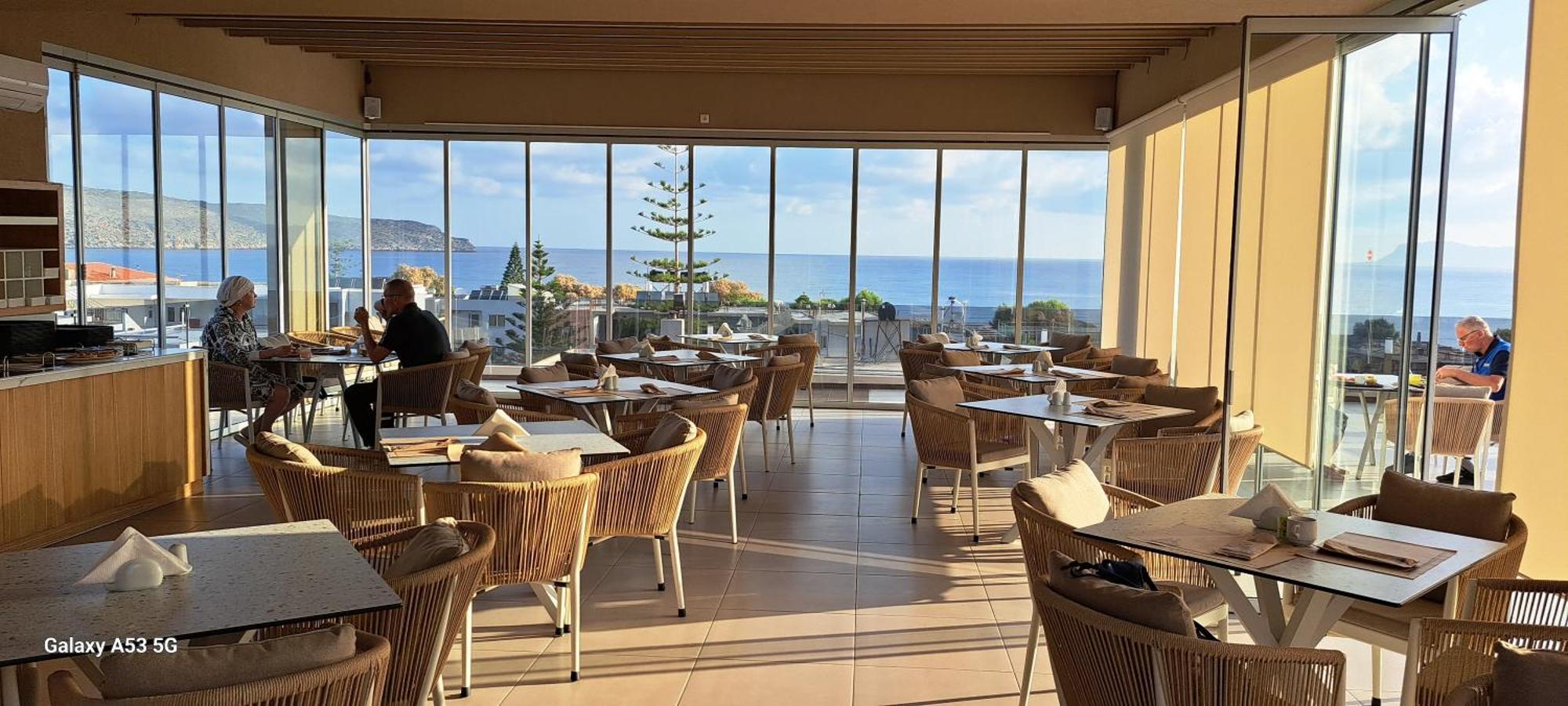 Lilium Luxury Suites Agia Marina Eksteriør billede